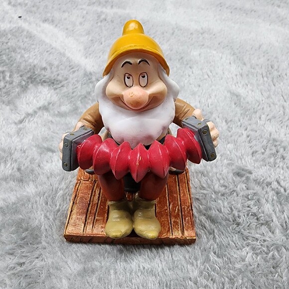 Enesco Disney Snow White And The Seven Dwarfs 65th Anniversary “Sneezy” - Picture 1 of 6
